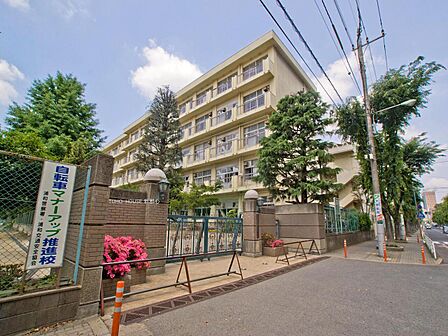 常盤中学校まで約2400m
