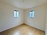 子供部屋：全居室二面採光、各部屋に収納スペースを確保した間取り。