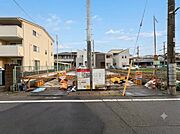 【2号棟】左から2棟目。大宮駅まで徒歩20分の立地。(令和8年6月 撮影)