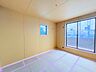 洋室：ただ住むだけでなく、楽しい毎日と明るい未来を感じます。(令和8年10月撮影)