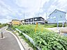 外観：小学校まで徒歩6分、中学校まで徒歩9分の立地です。(令和8年8月撮影)