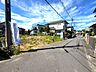 外観：車通りの少ない道路に面した閑静な住宅街に位置してます。(令和8年9月 撮影)