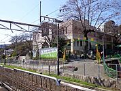 山崎幼稚園まで587m