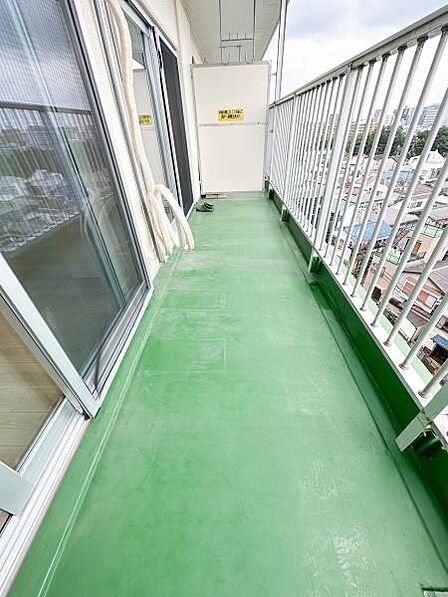 南東向きで日当たり良好。お洗濯物がよく乾きそうです♪