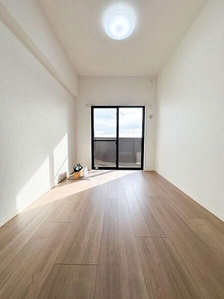 【同社施工例】現在リフォーム中の物件ですが、現地にて棟内の雰囲気や周辺環境をご確認いただけるほか、同社施工のリフォーム済みのお部屋もご覧いただけます。完成前もぜひお気軽にお問合せください♪