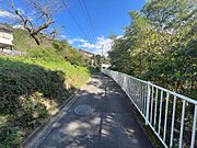 南向き道路に接している為、日当たり良好です！