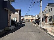 前面道路を含めた現地の様子です。