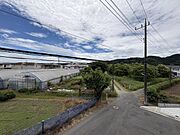 現地からの眺望の様子。緑の多い癒される環境です。