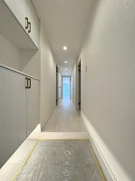 明るい印象の玄関内