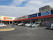 スーパーオザムラーレ青梅新町店まで583m