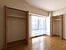 収納：7.2帖洋室内クローゼット。二つに分かれているので、使う人や季節ごとに衣類を分けて収納できます。