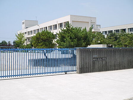 播磨町立蓮池小学校まで907m