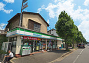 ファミリーマートむらた小金原店まで566m
