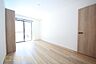 洋室：家具の配置がしやすいシンプルで使い勝手の良いお部屋です。