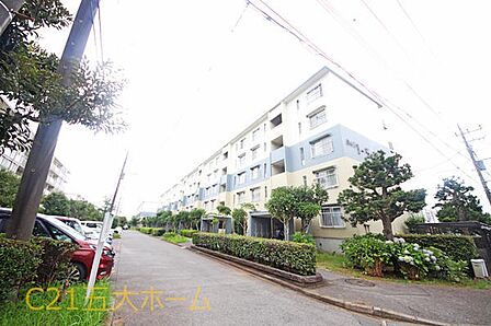 居住中のため、ご見学の際は事前にお問い合わせください。物件のご提案から現地へのご案内、ご契約まで、業務に精通したスタッフが対応させて頂きます。お気軽にご相談ください!