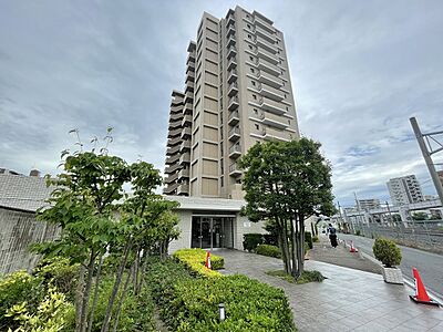 外観：西川口駅・川口駅徒歩圏内。アリオ川口やコンビニも近く、日々の買い物には困らない環境です。