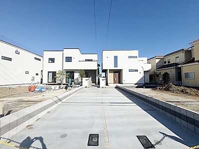 外観：右側がE号棟