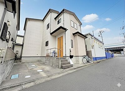 外観:2013年11月築。庭付。2階建4LDK。 外観:2013年11月築。庭付。2階建4LDK。
