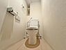 トイレ：「Toilet」ゆとりをもったトイレの広さ、洗浄便座付。