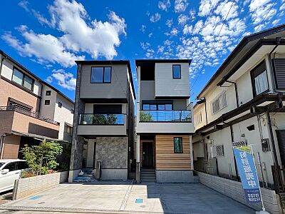 外観:左側1号棟。3路線利用可「浦和駅」徒歩18分。西側6.3m公道に接道 外観:左側1号棟。3路線利用可「浦和駅」徒歩18分。西側6.3m公道に接道