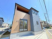 街に溶け合う美しい景観を生みだしているにも関わらず、採光や風通しを考えて設計された間取り。優雅なひと時をお過ごしいただける筈です。