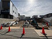 生活利便施設が整う住みやすい環境と、上質なデザイン住宅が融合。家族の大切な時間を育む新築戸建てで、新しい暮らしの物語をStartしませんか。（2026年5月中旬撮影）