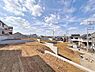 外観：～陽当りと風通しの良い高台～ひな壇の設計により、各区画ともに陽当りと通風が充分に確保されています。明るい光が室内に差し込み、爽やかな風が吹き抜ける快適な住まいが実現します。