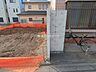 外観：前面道路含む現地