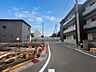 外観：前面道路含む現地。