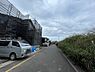 外観：東側6m前面道路。10月初旬撮影。