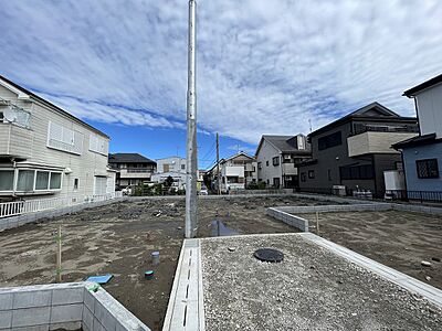 外観:東武伊勢崎線「草加」駅徒歩14分。小学校や保育園・幼稚園、スーパーも近く住環境良好。 外観:東武伊勢崎線「草加」駅徒歩14分。小学校や保育園・幼稚園、スーパーも近く住環境良好。
