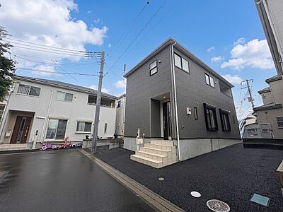 外観:2台駐車可能(車種により) 急な雨でも安心、インナーバルコニー有 外観:2台駐車可能(車種により) 急な雨でも安心、インナーバルコニー有