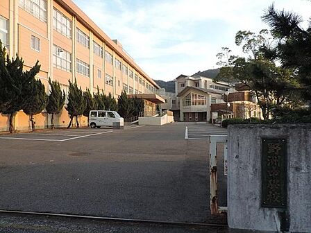 野洲中学校まで1200m