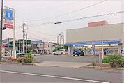 ローソン花畑一丁目店まで87m