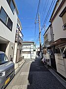 前面私道西側から