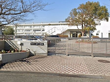 横浜市立庄戸小学校まで1014m