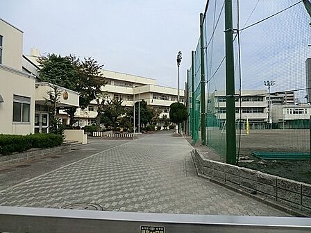 横浜市立鶴見中学校まで1100m