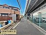 その他：本物件前面道路のお写真となります。大きな通りに面していない為、小さいお子様がいらっしゃるご家族でもご安心頂けます。現地にてご確認くださいませ。皆さまのお問い合わせをお待ちしております。