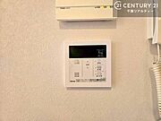 ボタンのスイッチや自動でお風呂の準備が整うため、わざわざ浴室に行ってお湯を入れたり継ぎ足したりする必要がなく便利ですね！