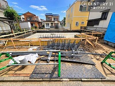 外観：現在建設中につき、完成がますます楽しみな一邸です。同仕様の施工例のご見学が可能ですので、完成後のイメージを具体的にご確認いただけます。