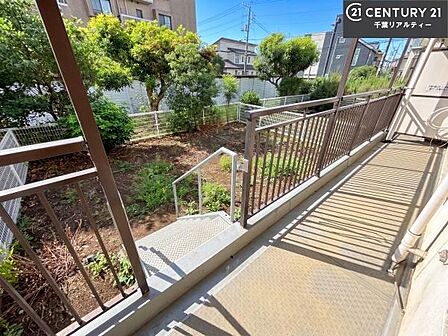 晴れた日には青い空を見渡せる開放的な時間を楽しめます。気持ちの良い風が通り抜けます!