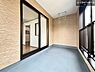 室内：ランドリルーム付き！屋根がついているので雨でも濡れにくく安心！
