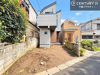 外観:外構工事はまだですが室内は完成しているので内見可能です!当日の内見も承っておりますのでお気軽にお問い合わせくださいませ! 外観:外構工事はまだですが室内は完成しているので内見可能です!当日の内見も承っておりますのでお気軽にお問い合わせくださいませ!
