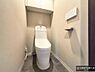 トイレ：清潔感のある色味のお手洗いです！さわやかでスッキリする空間です！白を基調としているので、お手入れがしやすいトイレです！