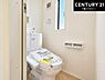 トイレ：1・2階にトイレがございます！朝の忙しい時間帯も待たずにすみそうですね。白を基調とした清潔感のあるトイレでお手入れがしやすいです！