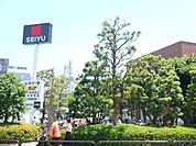 西友竹の塚店まで941m