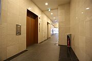 1Fエレベータ前