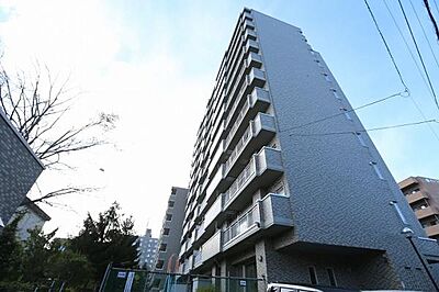 外観:4階部分・南東向きのお部屋につき、陽当たり・眺望ともに良好です。明るく開放感のある住空間で、快適にお過ごしいただけます。 外観:4階部分・南東向きのお部屋につき、陽当たり・眺望ともに良好です。明るく開放感のある住空間で、快適にお過ごしいただけます。
