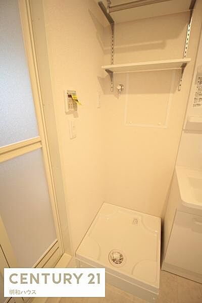 画像15:洗濯機置場の上部には便利な棚が付いてます