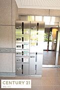 エントランスには便利な宅配ボックス完備